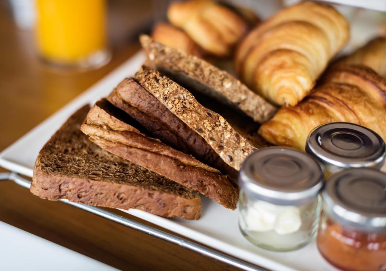 Bavaria Sport Hotel 그라마도 외부 사진 Croissants and other breakfast pastries
