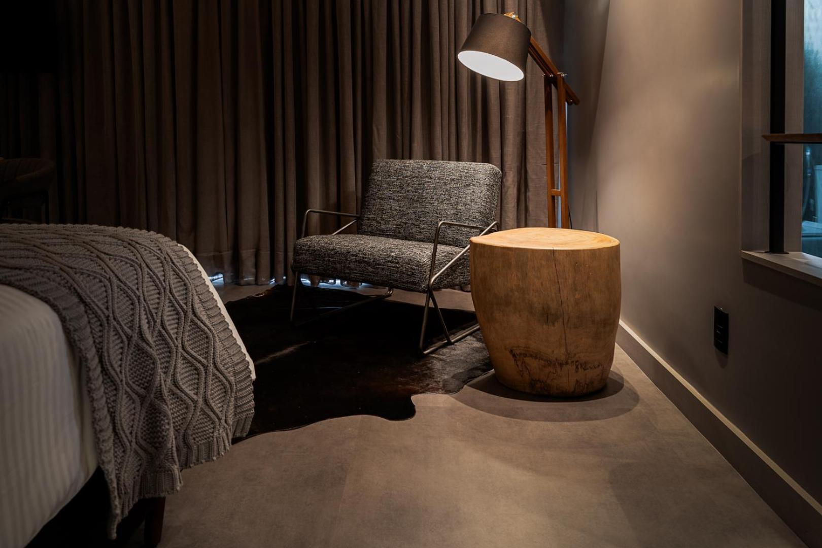 Bavaria Sport Hotel 그라마도 외부 사진 A concrete floor in a bedroom