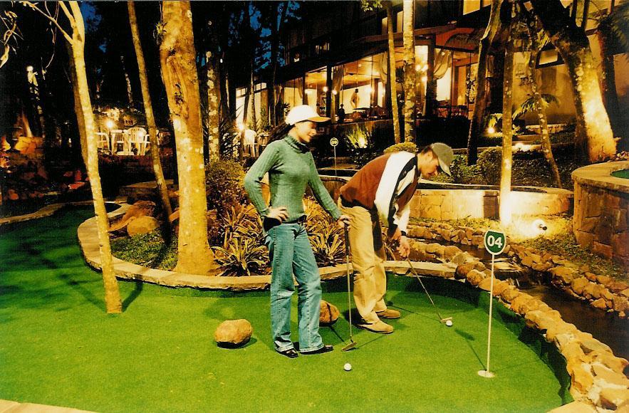 Bavaria Sport Hotel 그라마도 외부 사진 Golfers at the 1984 Olympic Games